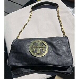 Tory Burch Amanda Logo Clutch Crossbody Bag in Black Chain Strap Pebbled Leather